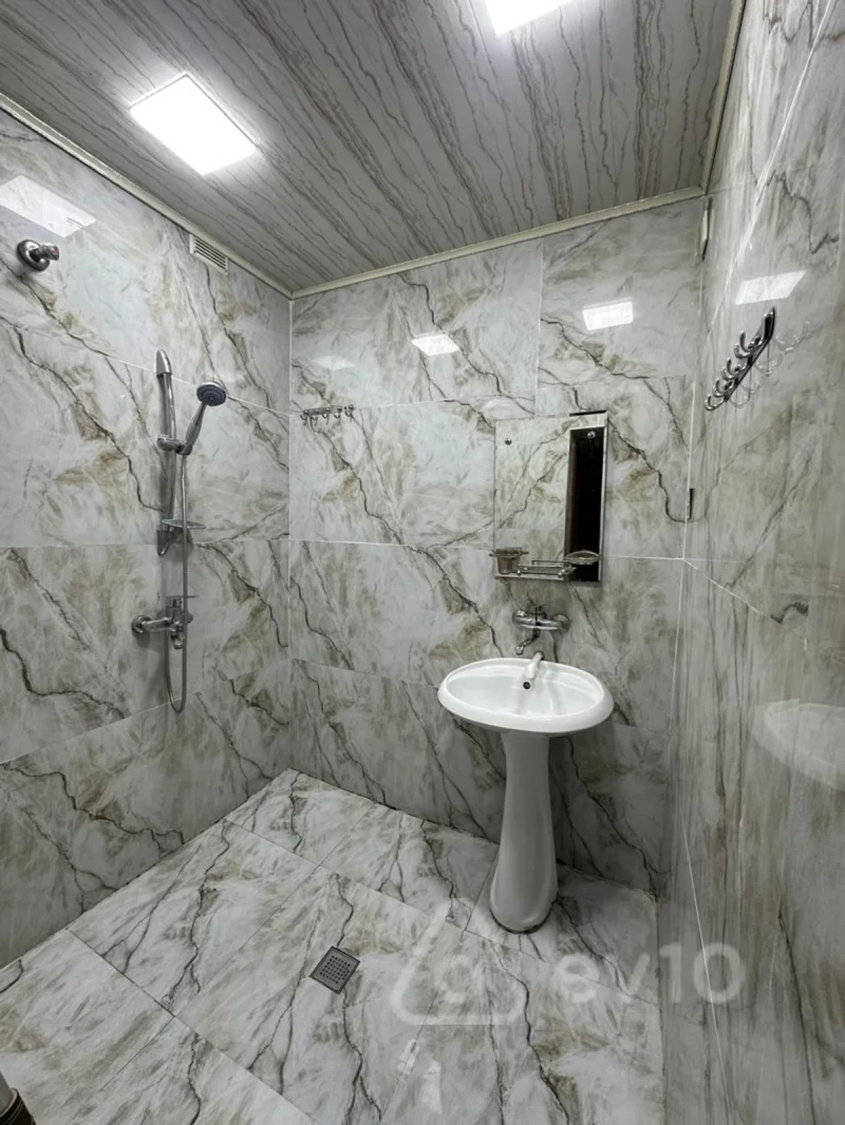 Kirayə verilir 2 otaqlı köhnə tikili 65 m²