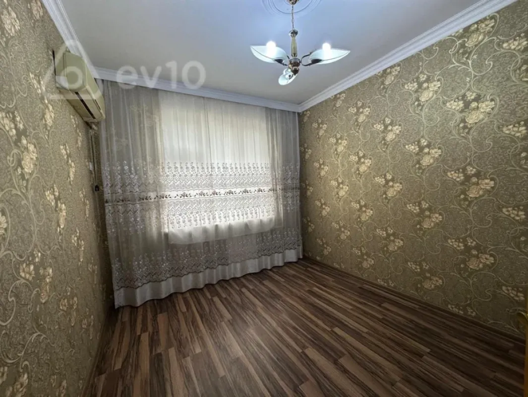 Kirayə verilir 2 otaqlı köhnə tikili 65 m²