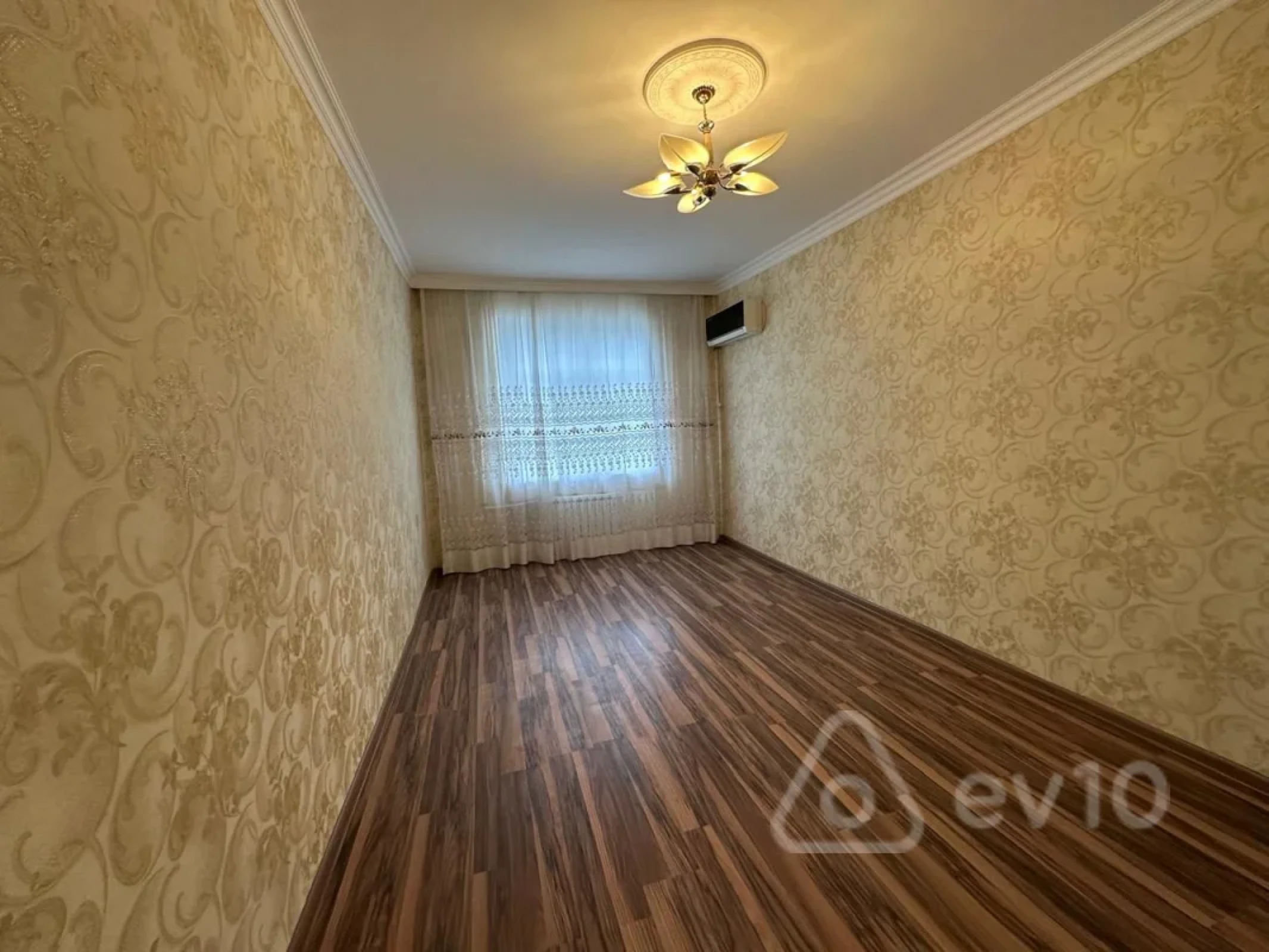 Kirayə verilir 2 otaqlı köhnə tikili 65 m²