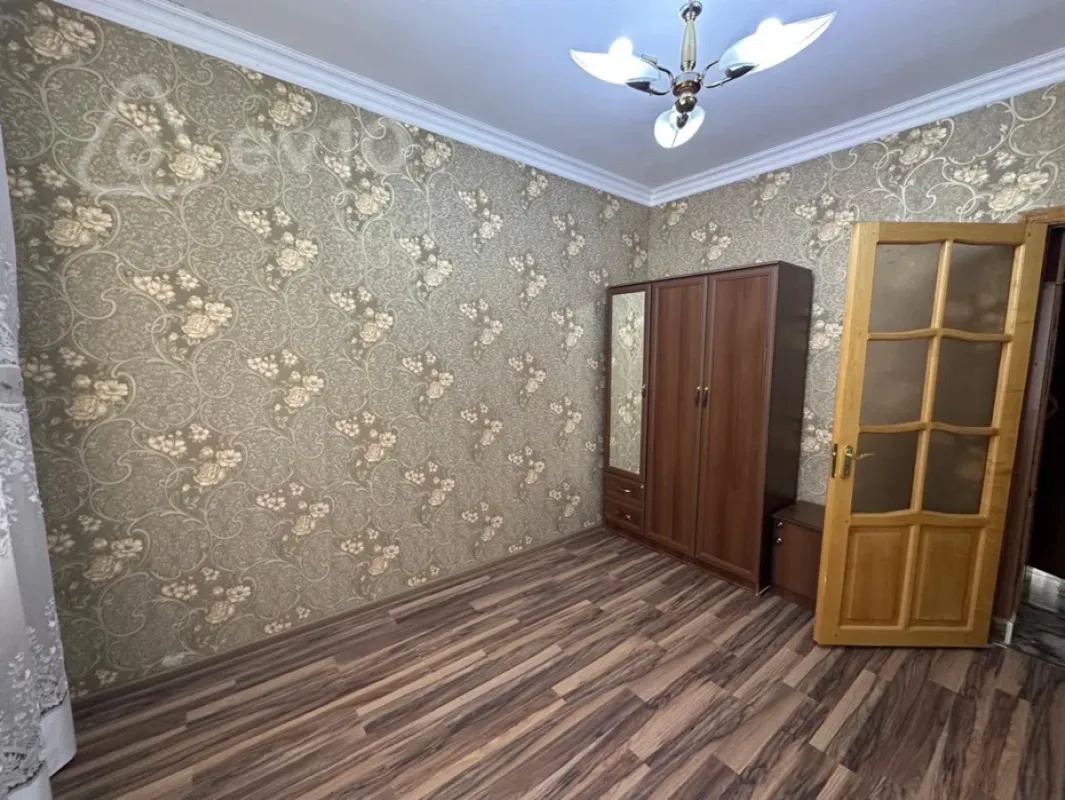 Kirayə verilir 2 otaqlı köhnə tikili 65 m²