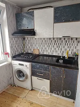 Kirayə verilir 3 otaqlı köhnə tikili 90 m²