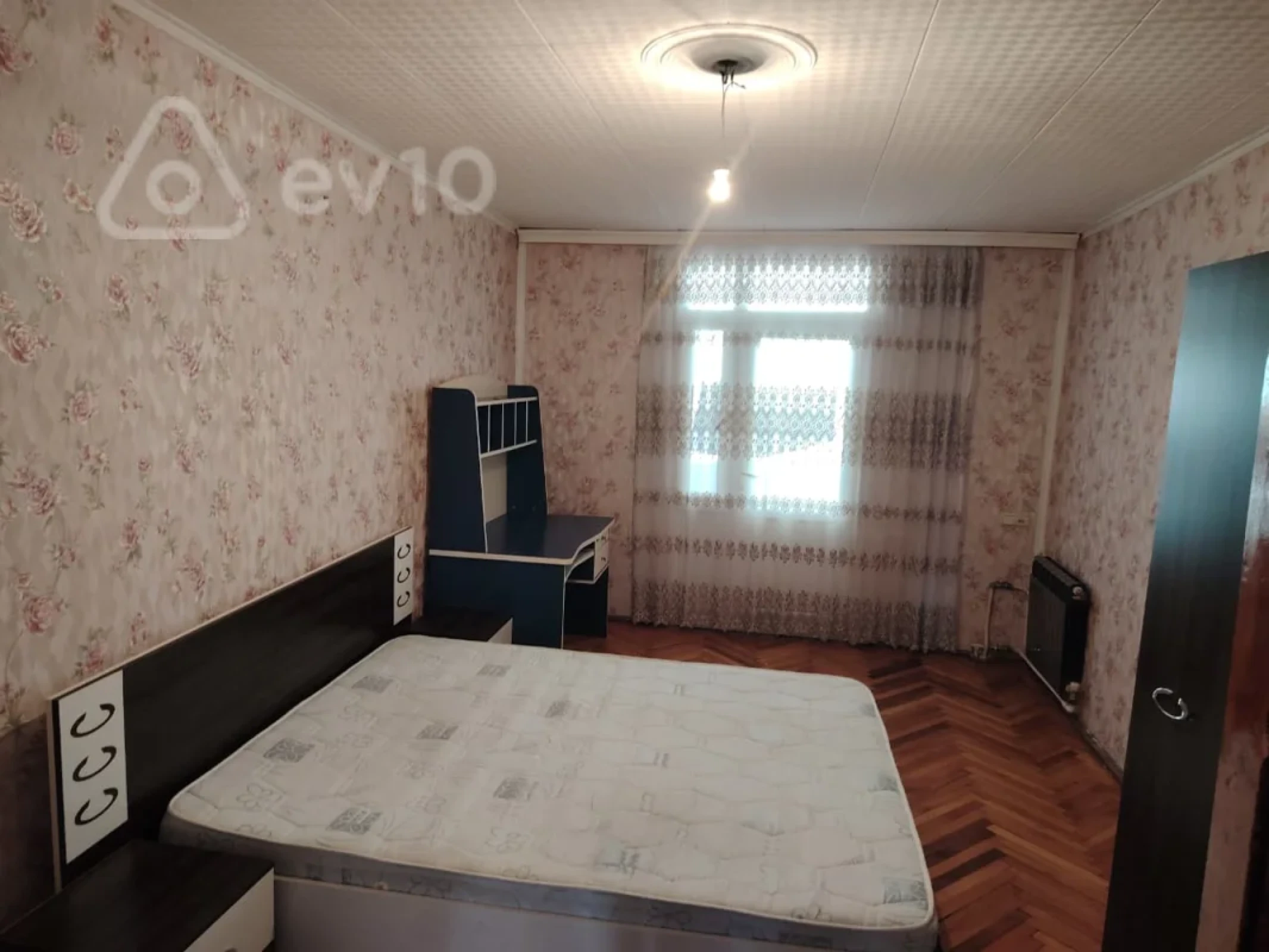 Kirayə verilir 3 otaqlı köhnə tikili 90 m²
