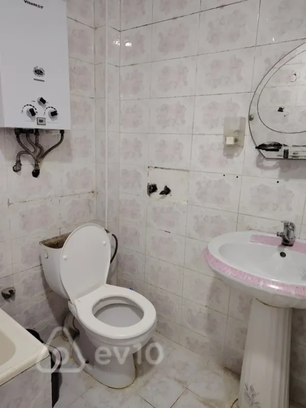 Kirayə verilir 3 otaqlı köhnə tikili 90 m²