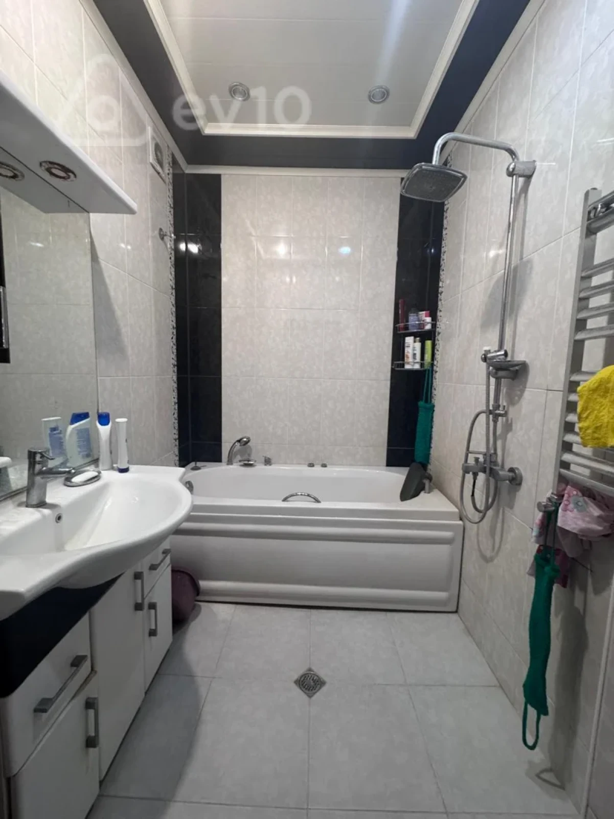 Kirayə verilir 3 otaqlı yeni tikili 120 m²