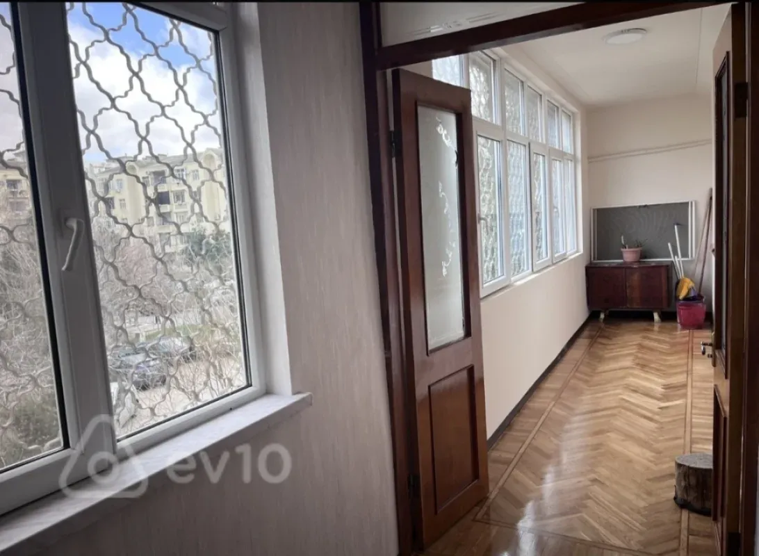 Kirayə verilir 3 otaqlı köhnə tikili 100 m²