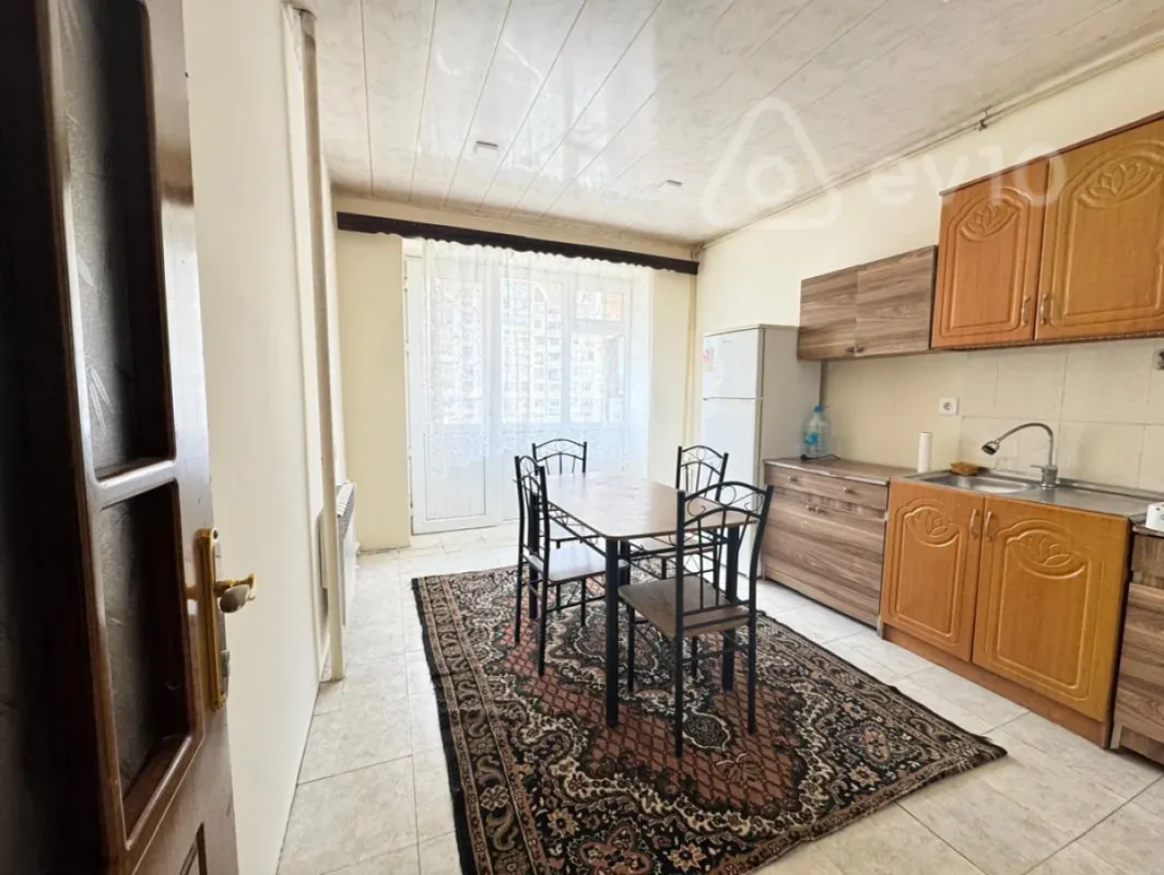 Kirayə verilir 2 otaqlı köhnə tikili 65 m²