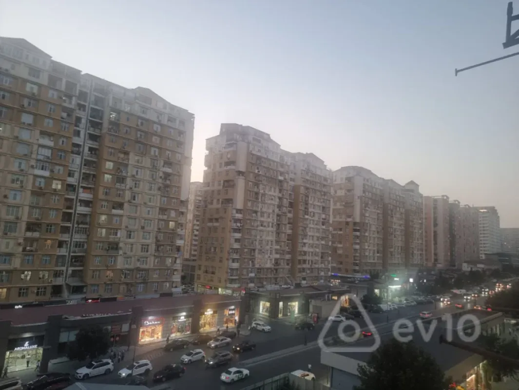 Kirayə verilir 2 otaqlı köhnə tikili 65 m²