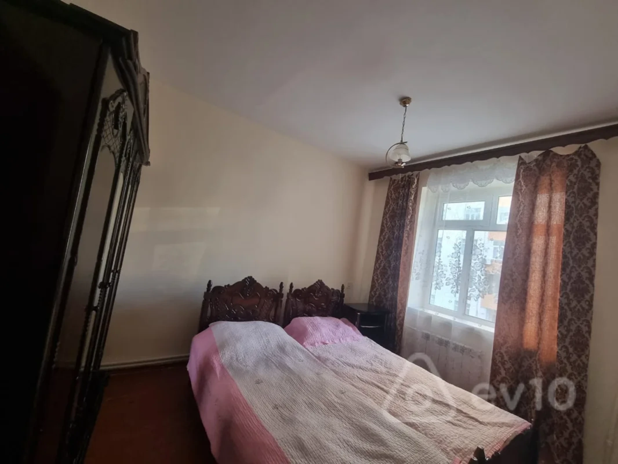 Kirayə verilir 2 otaqlı köhnə tikili 65 m²