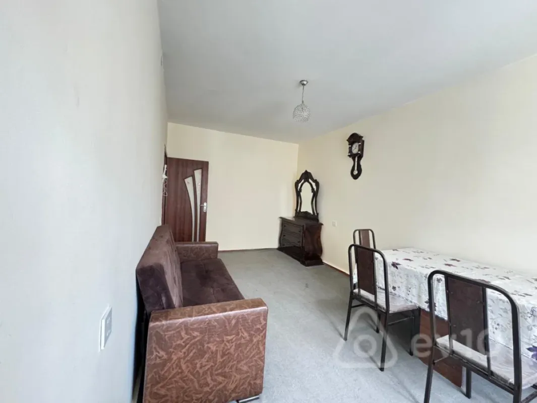 Kirayə verilir 2 otaqlı köhnə tikili 65 m²