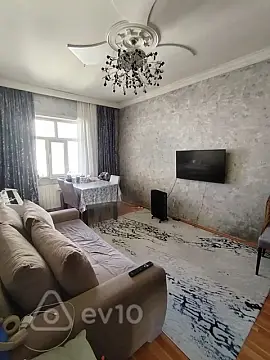Satılır 2 otaqlı köhnə tikili 40 m²