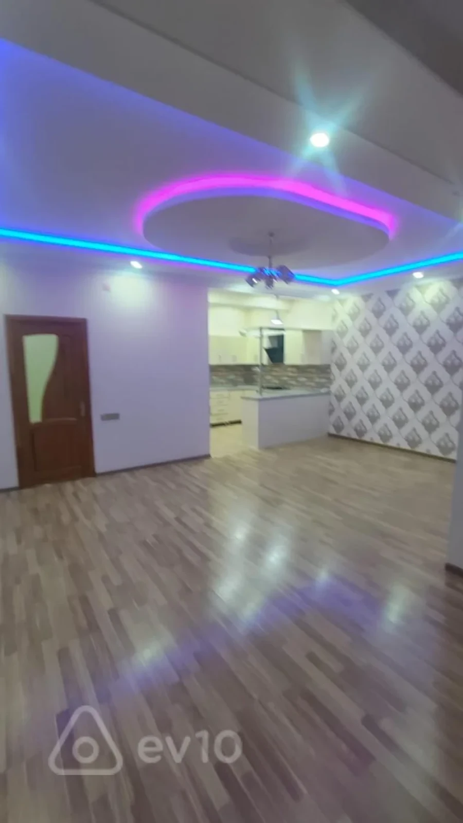 Kirayə verilir 2 otaqlı yeni tikili 120 m²