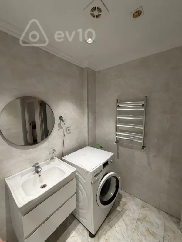 Kirayə verilir 2 otaqlı yeni tikili 60 m²
