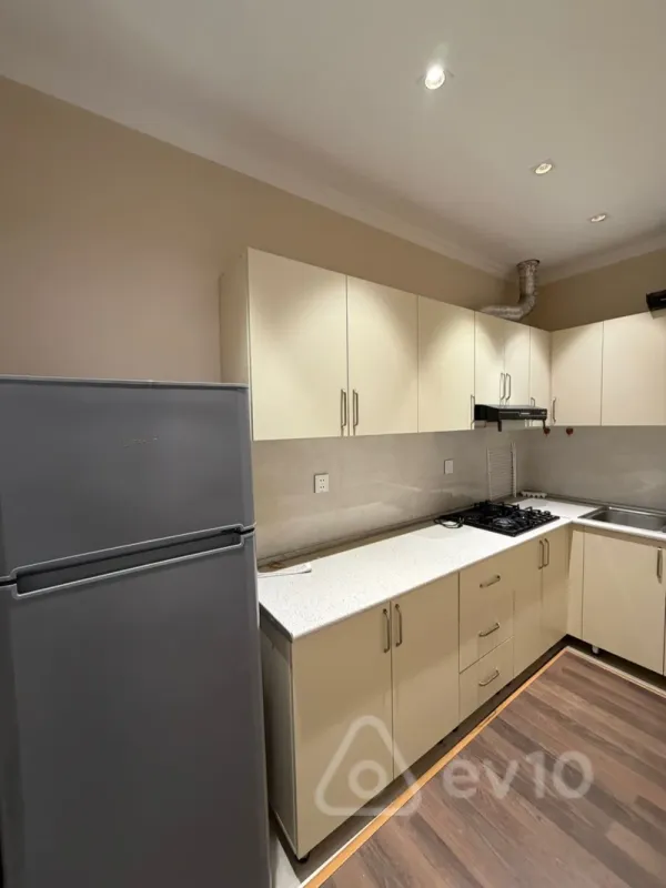 Kirayə verilir 2 otaqlı yeni tikili 60 m²