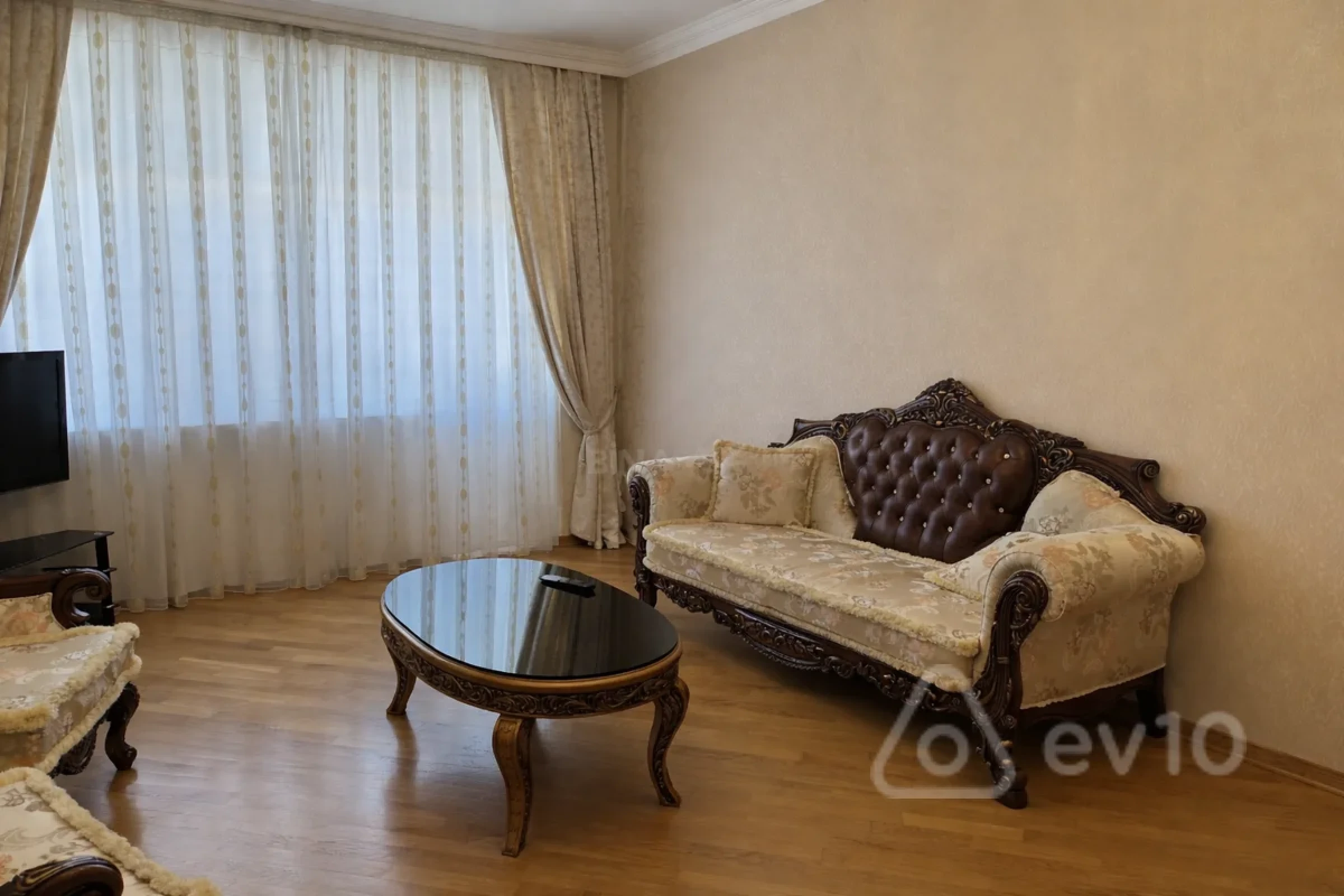 Kirayə verilir 2 otaqlı yeni tikili 110 m²