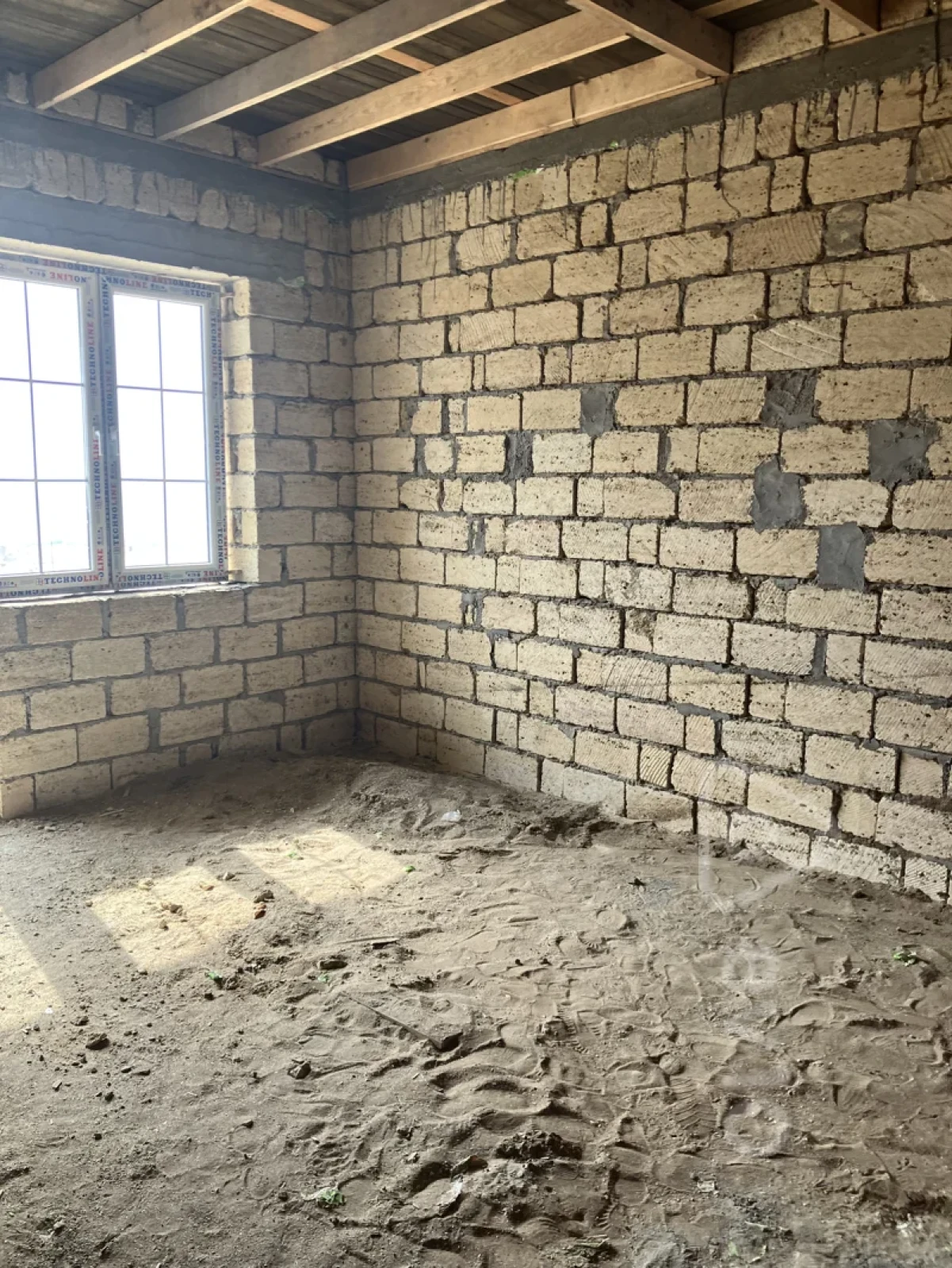 Satılır 4 otaqlı həyət evi 140 m²