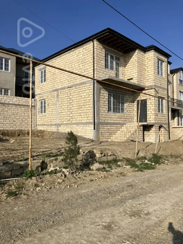 Satılır 4 otaqlı həyət evi 140 m²