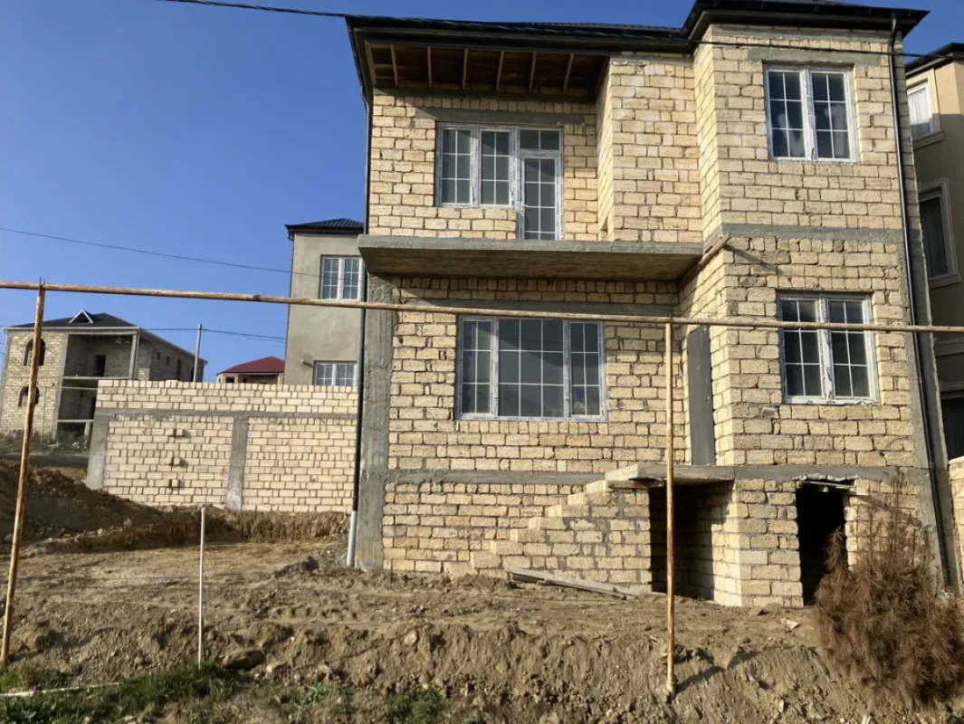 Satılır 4 otaqlı həyət evi 140 m²