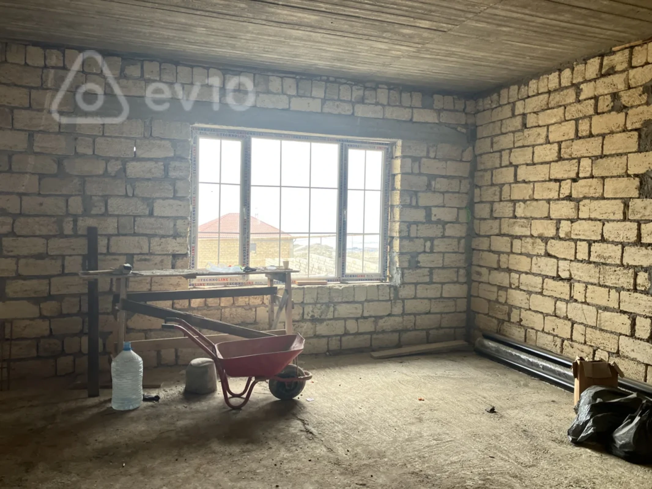 Satılır 4 otaqlı həyət evi 140 m²