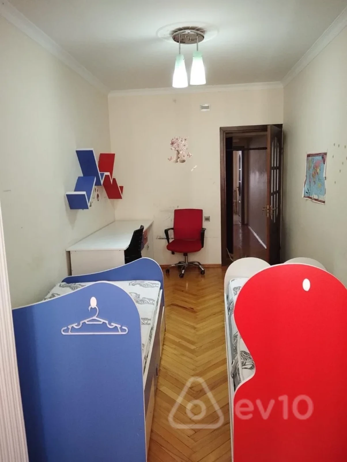 Kirayə verilir 3 otaqlı köhnə tikili 90 m²