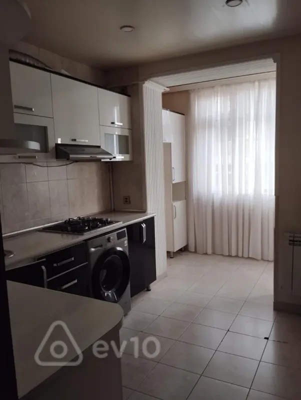 Kirayə verilir 3 otaqlı köhnə tikili 90 m²