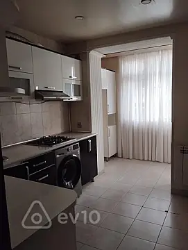Kirayə verilir 3 otaqlı köhnə tikili 90 m²