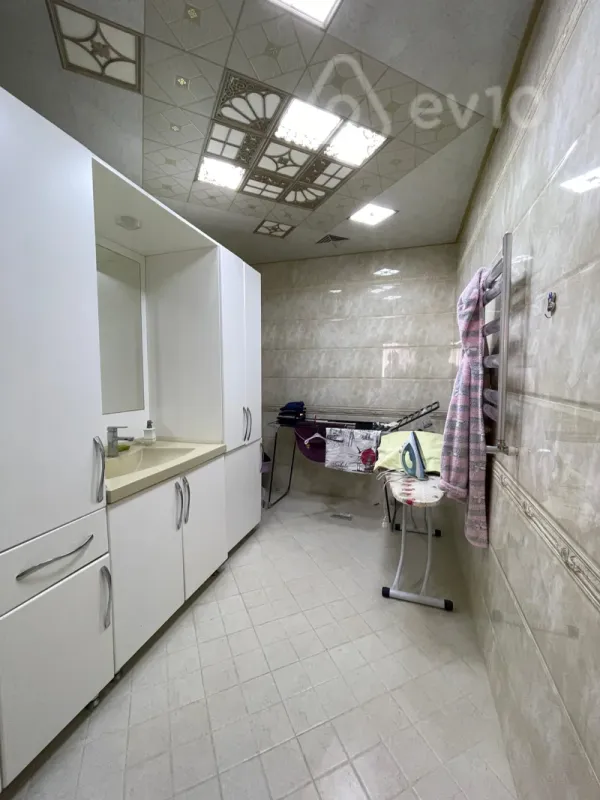 Satılır 4 otaqlı yeni tikili 240 m²