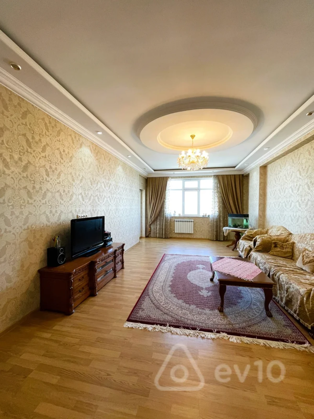 Satılır 4 otaqlı yeni tikili 240 m²