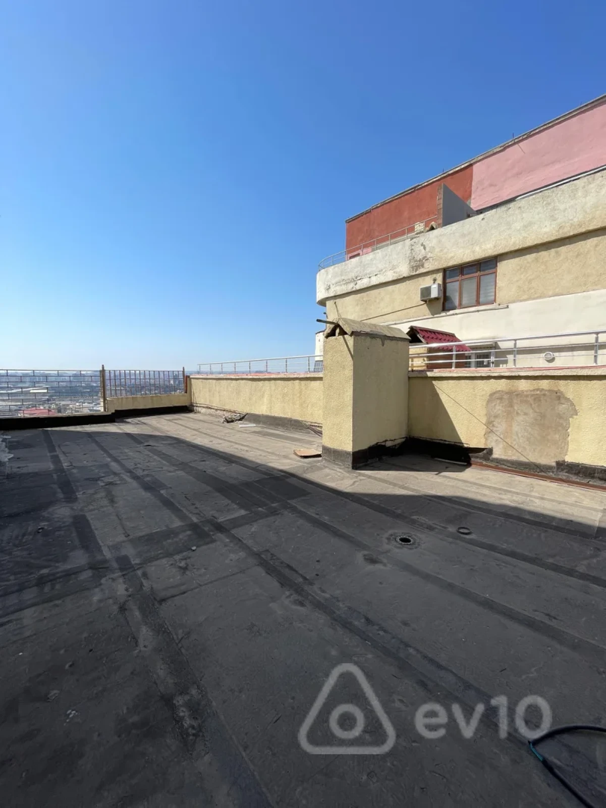 Satılır 4 otaqlı yeni tikili 240 m²