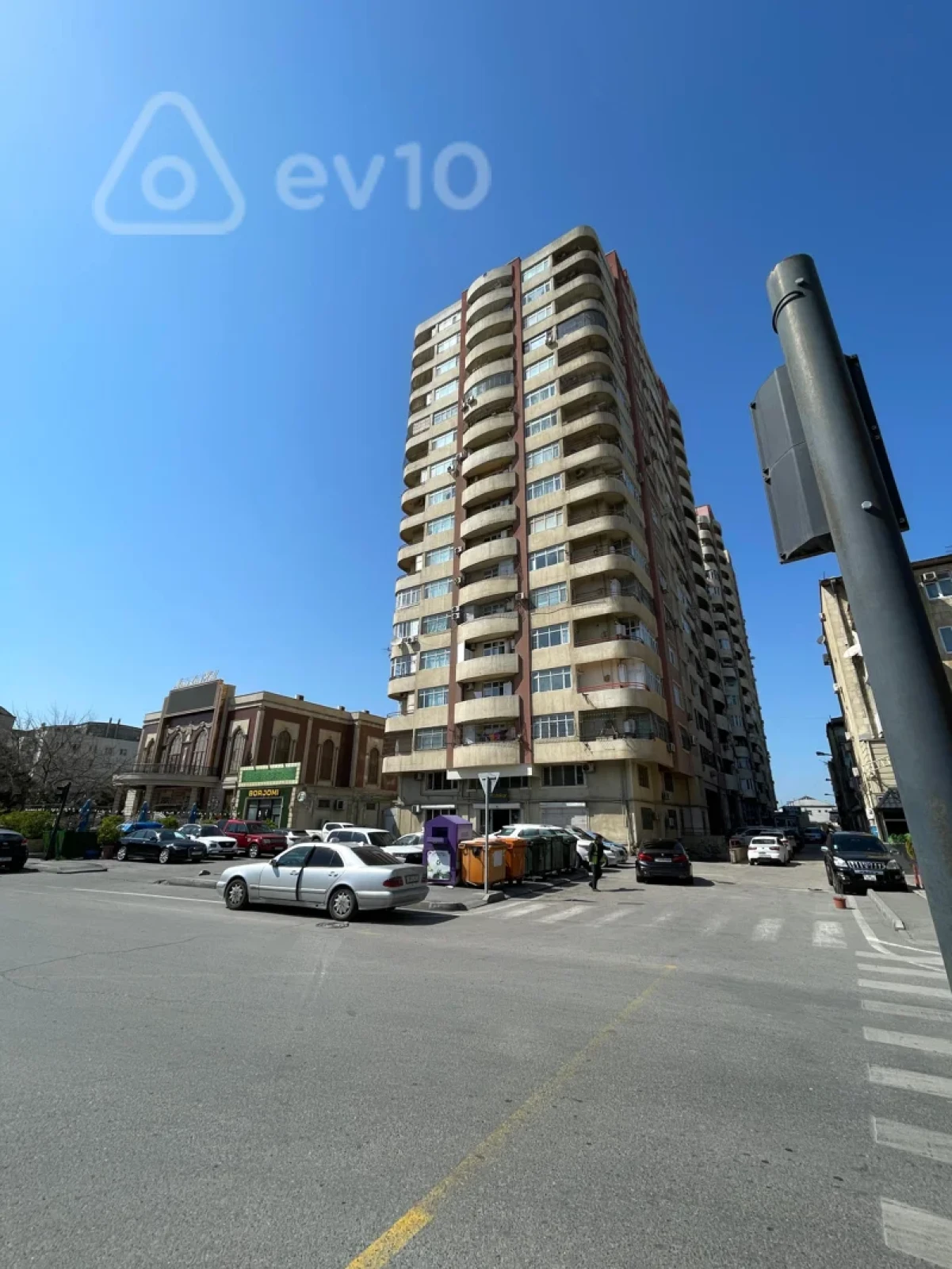 Satılır 4 otaqlı yeni tikili 240 m²