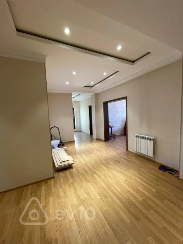 Satılır 4 otaqlı yeni tikili 240 m²