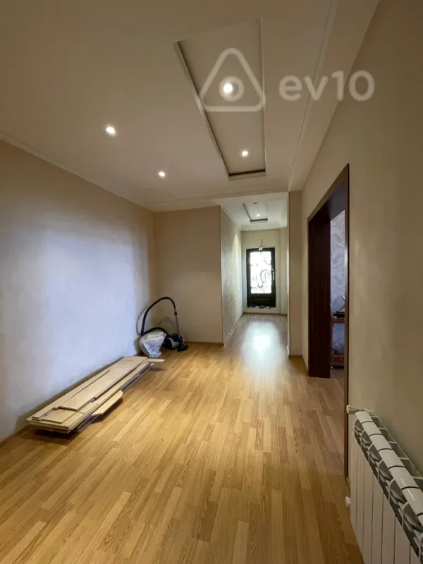Satılır 4 otaqlı yeni tikili 240 m²
