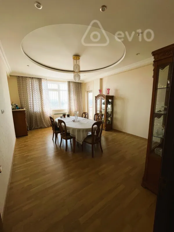 Satılır 4 otaqlı yeni tikili 240 m²