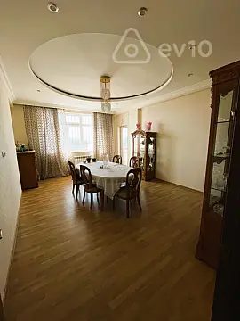 Satılır 4 otaqlı yeni tikili 240 m²