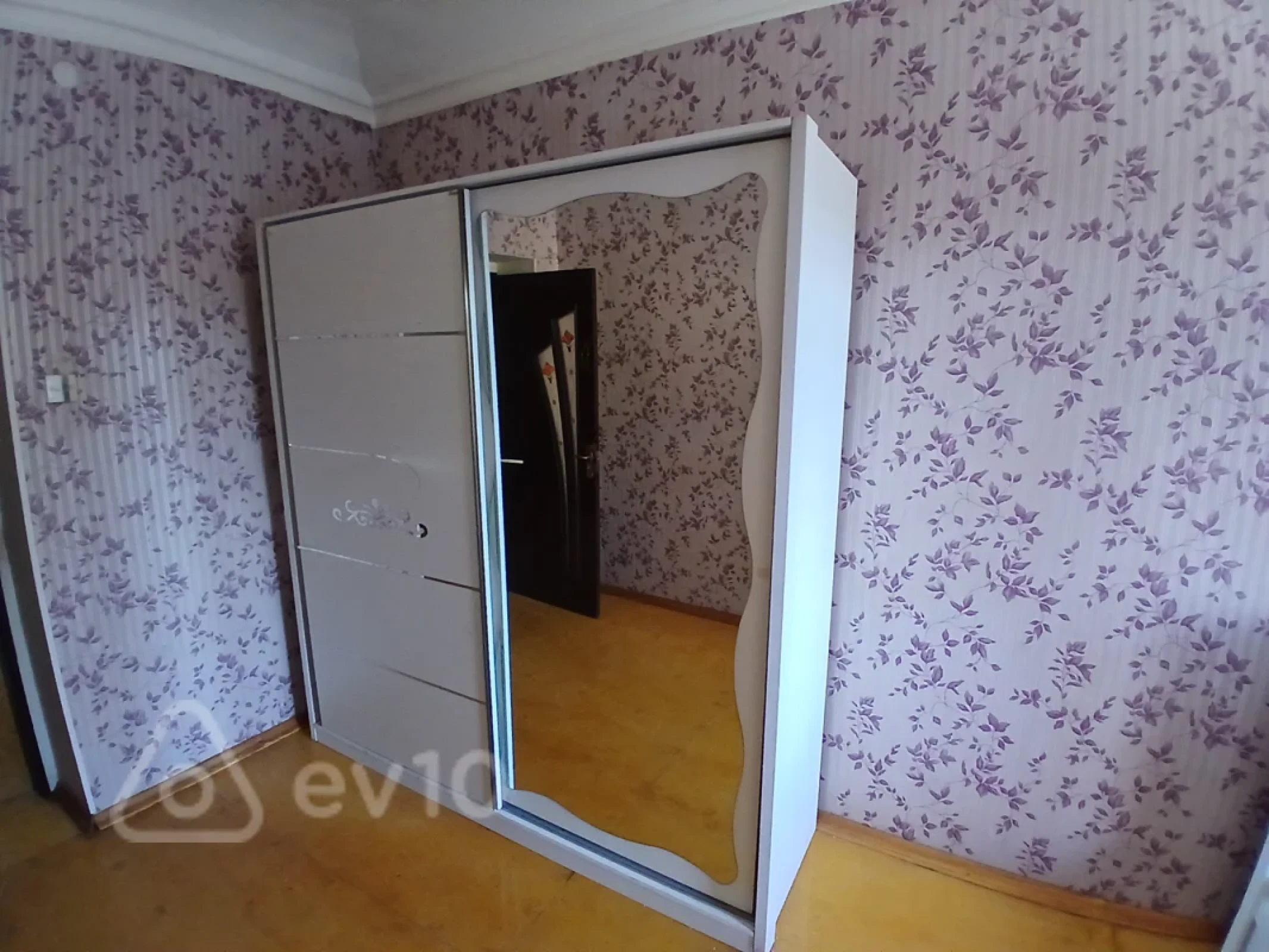 Kirayə verilir 3 otaqlı köhnə tikili 80 m²