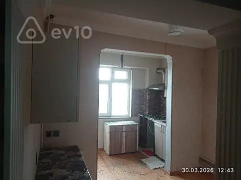Kirayə verilir 2 otaqlı köhnə tikili 50 m²