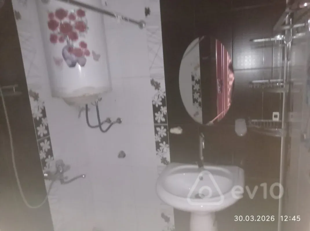 Kirayə verilir 2 otaqlı köhnə tikili 50 m²