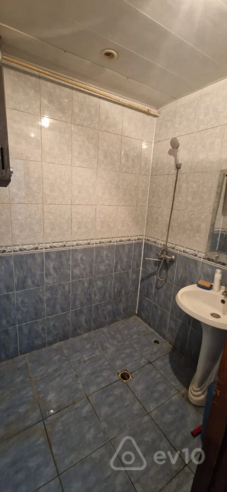 Kirayə verilir 2 otaqlı köhnə tikili 70 m²