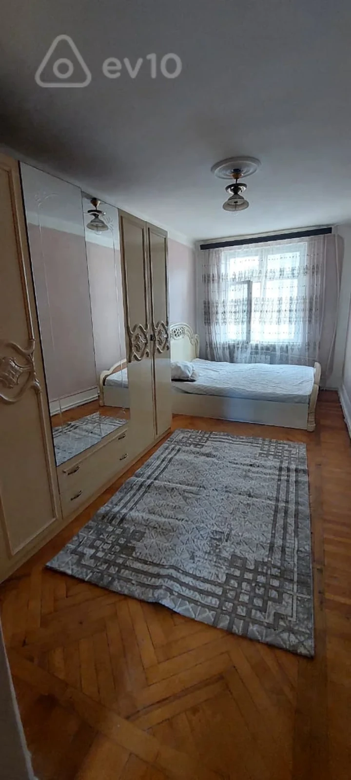 Kirayə verilir 2 otaqlı köhnə tikili 60 m²