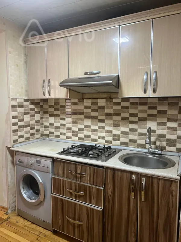 Kirayə verilir 2 otaqlı köhnə tikili 60 m²