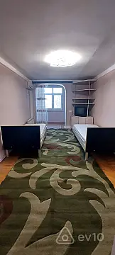 Kirayə verilir 2 otaqlı köhnə tikili 60 m²