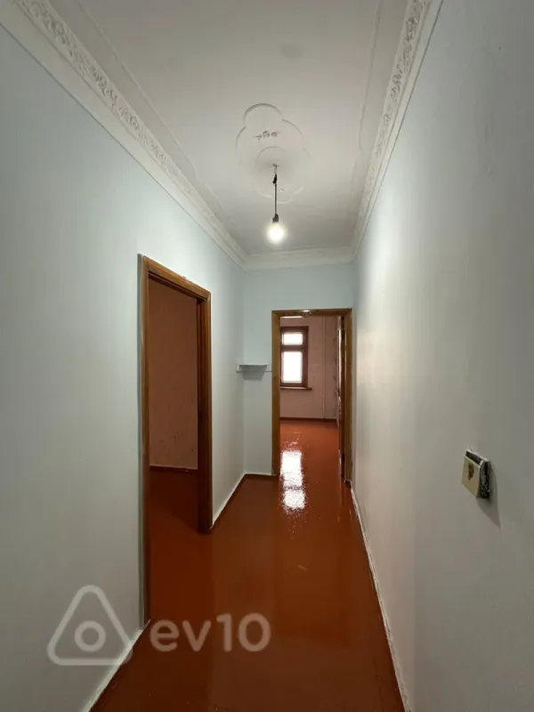 Kirayə verilir 2 otaqlı köhnə tikili 60 m²