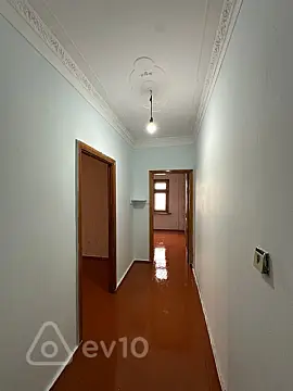 Kirayə verilir 2 otaqlı köhnə tikili 60 m²