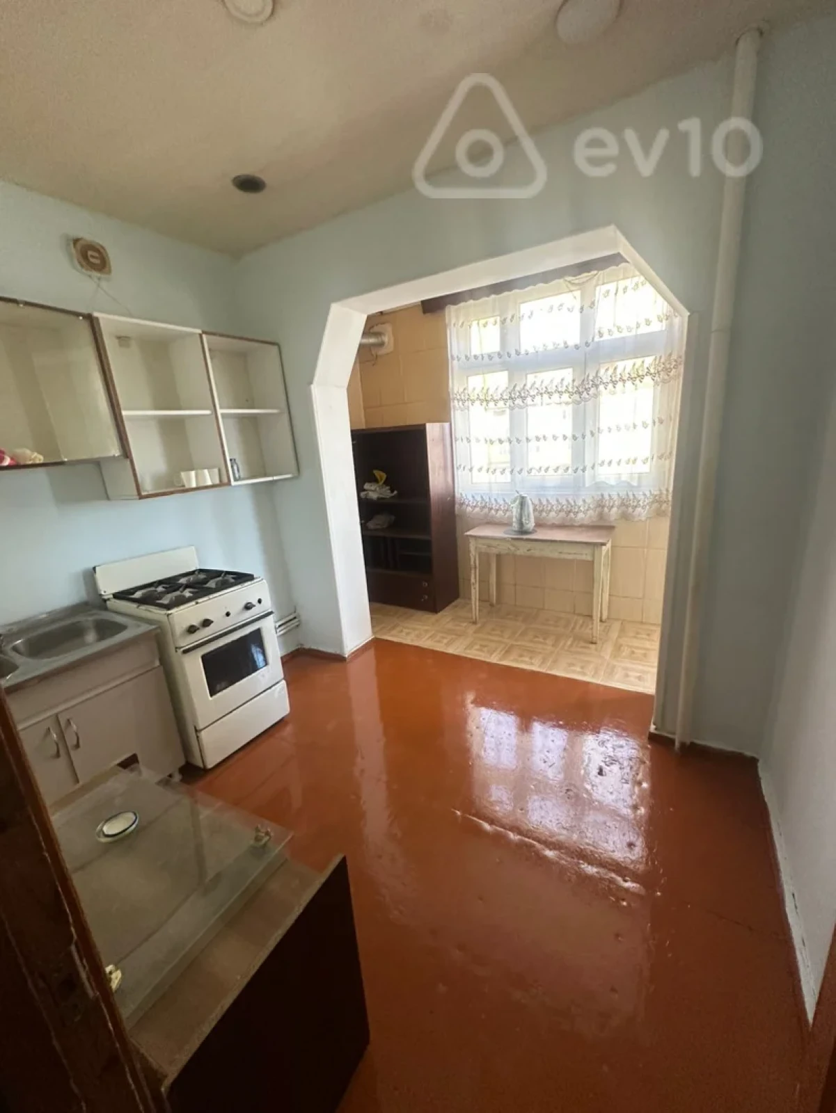 Kirayə verilir 2 otaqlı köhnə tikili 60 m²