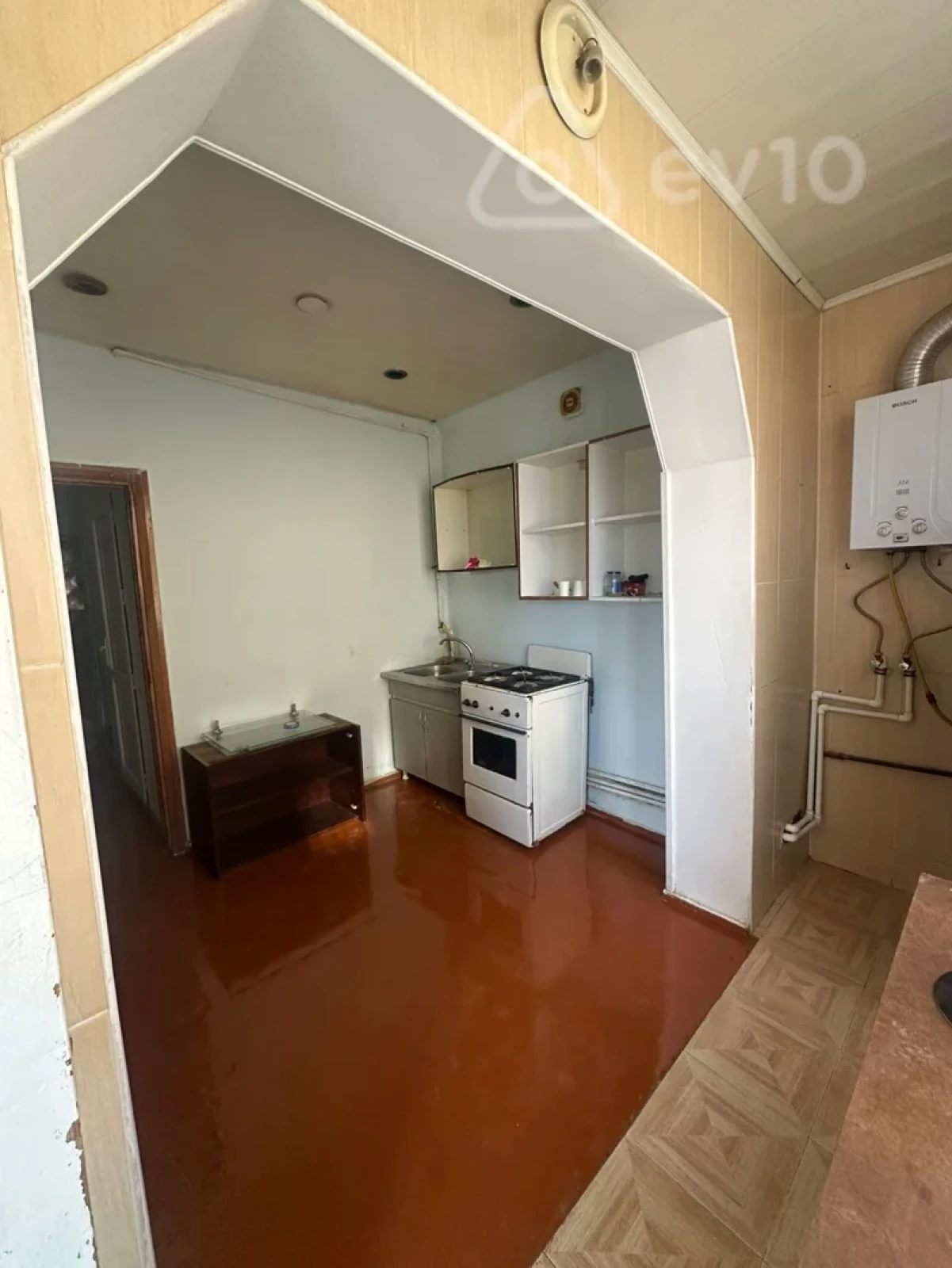 Kirayə verilir 2 otaqlı köhnə tikili 60 m²