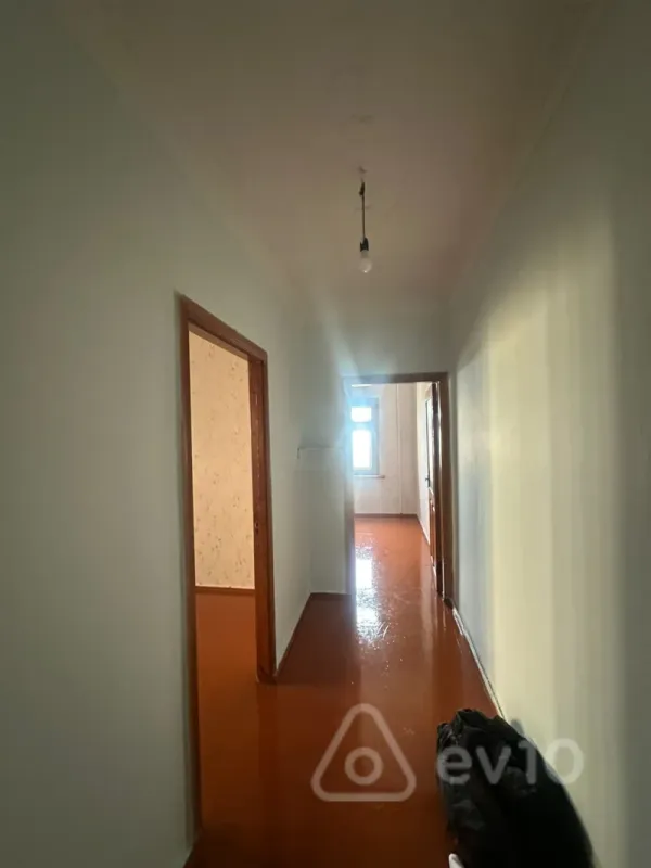 Kirayə verilir 2 otaqlı köhnə tikili 60 m²