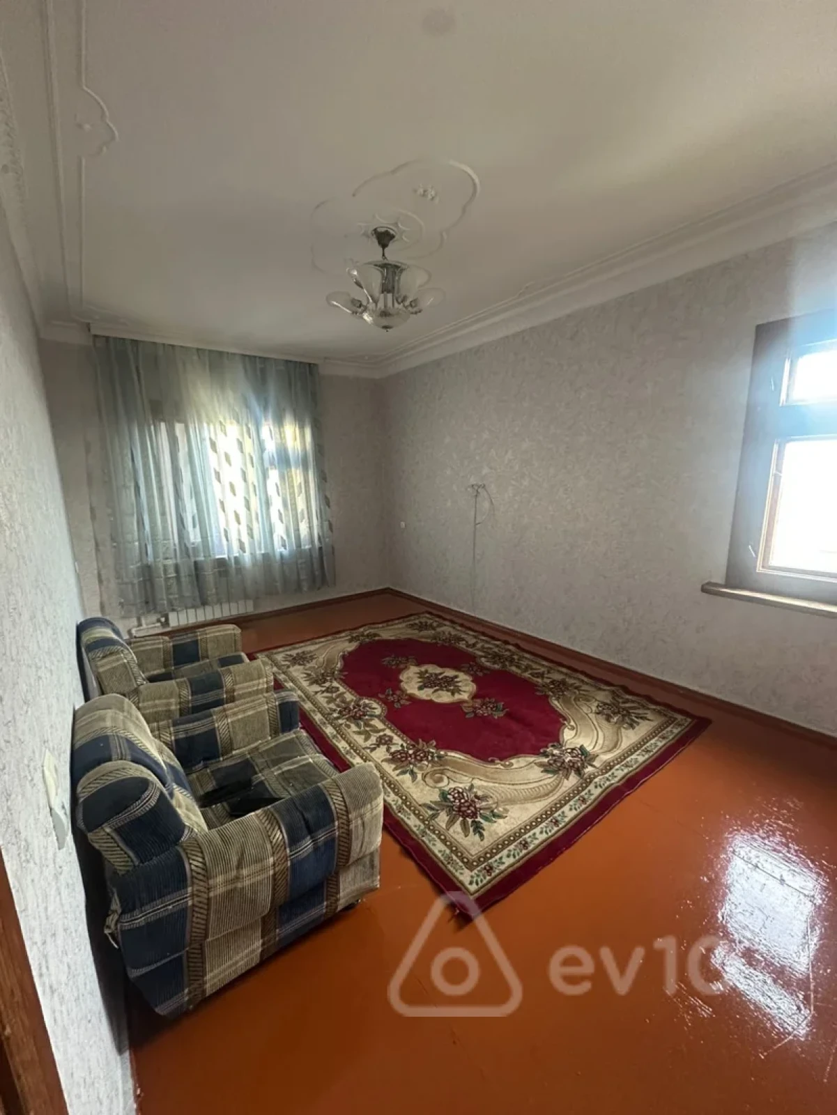 Kirayə verilir 2 otaqlı köhnə tikili 60 m²