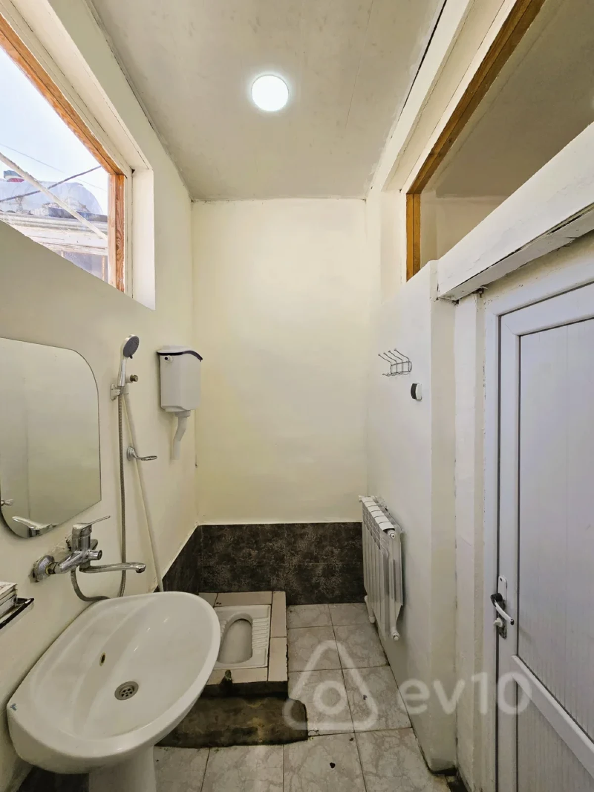 Satılır 4 otaqlı həyət evi 100 m²