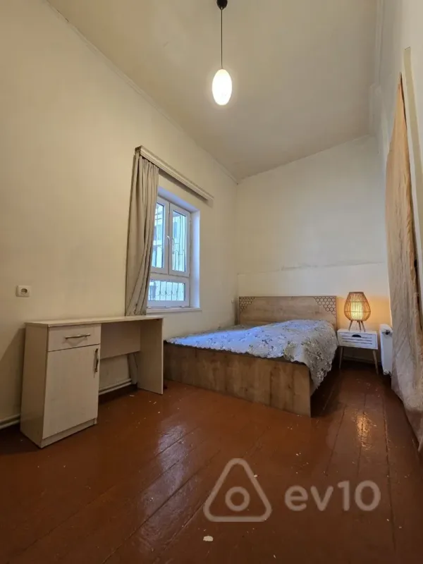 Satılır 4 otaqlı həyət evi 100 m²