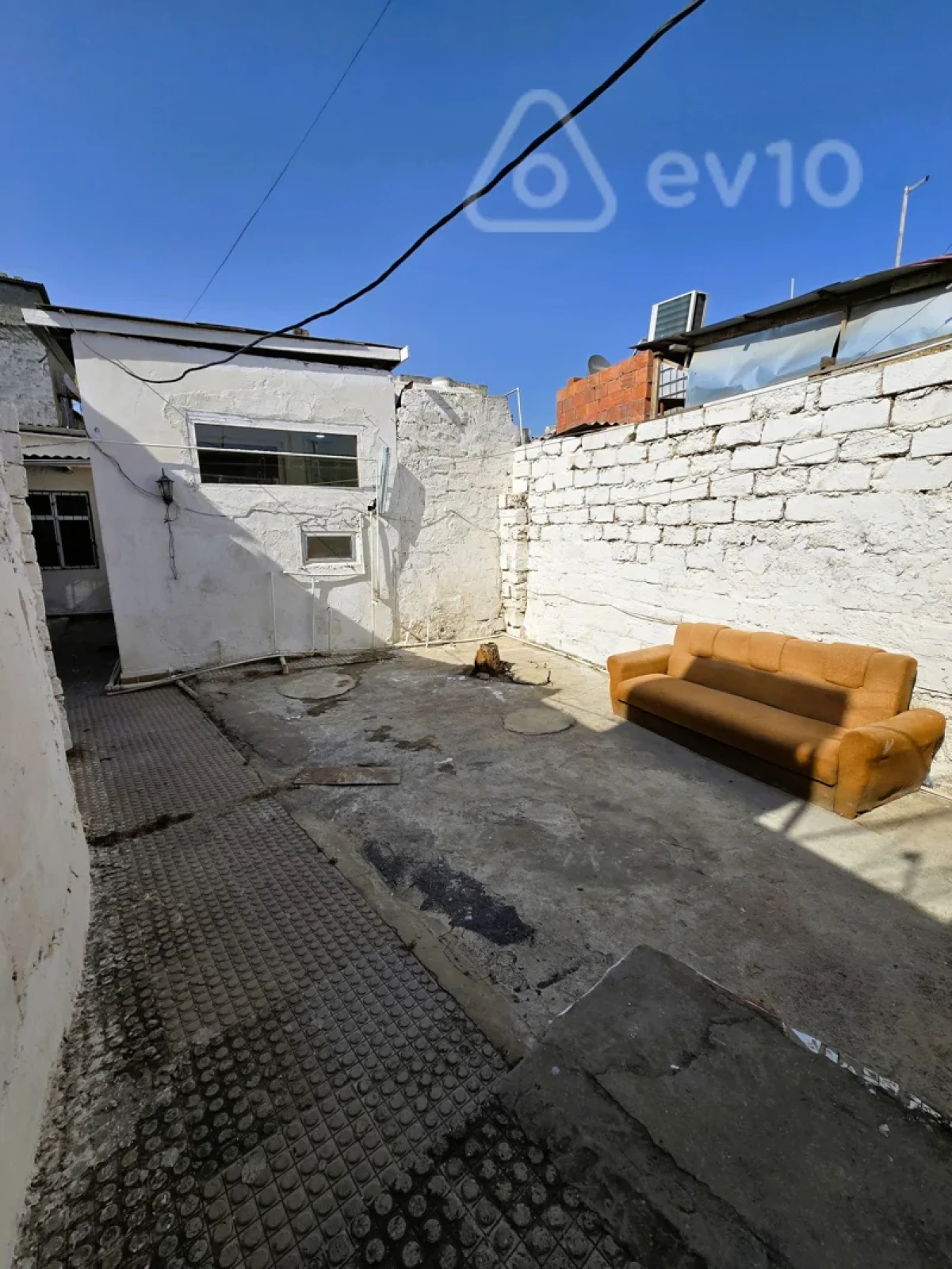 Satılır 4 otaqlı həyət evi 100 m²