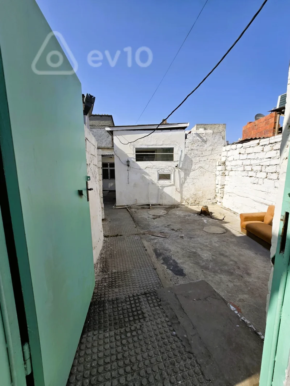Satılır 4 otaqlı həyət evi 100 m²